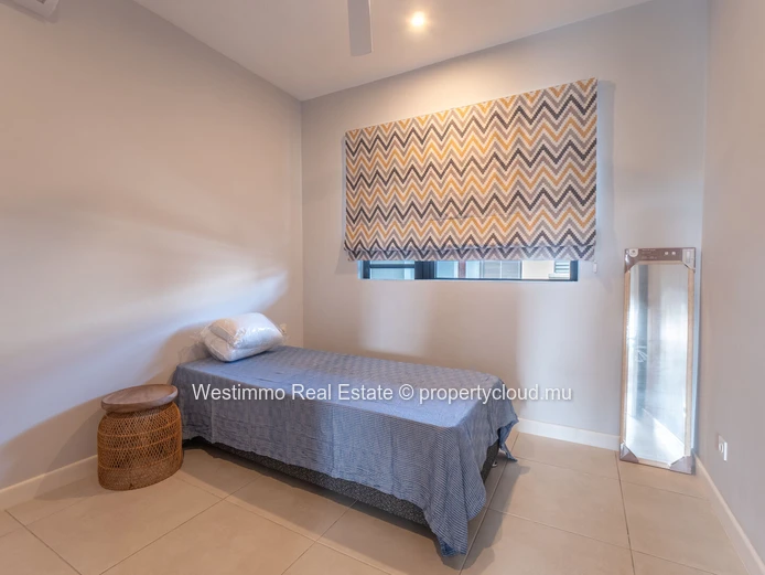 2-bedroom apartment with unobstructed views for rent in Cascavelle, Flic en Flac