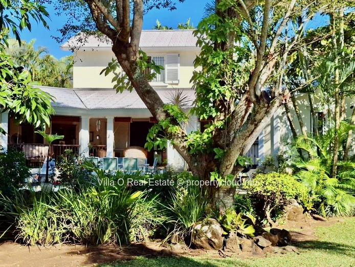 Located in a secure residential estate, this wonderful home is perfect for those seeking an old-style Mauritian feel,...