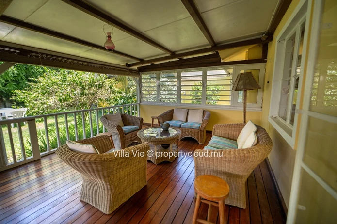 Péreybère - Charmante maison familiale avec studio et grand terrain tropical arboré