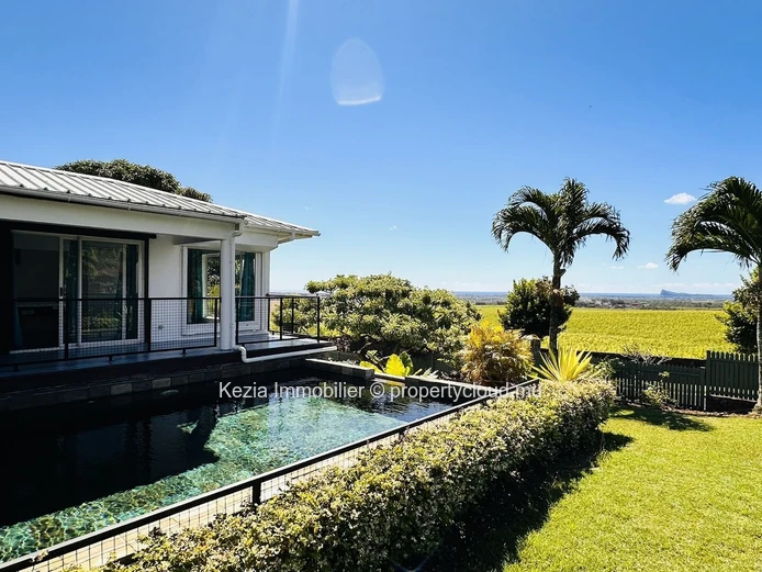 A Villa Open To Nature With A View Of The Northern Islands