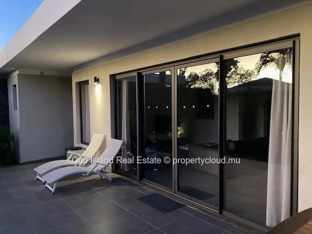Grand Baie – Élégante villa de 4 ch avec piscine en roche volcanique
