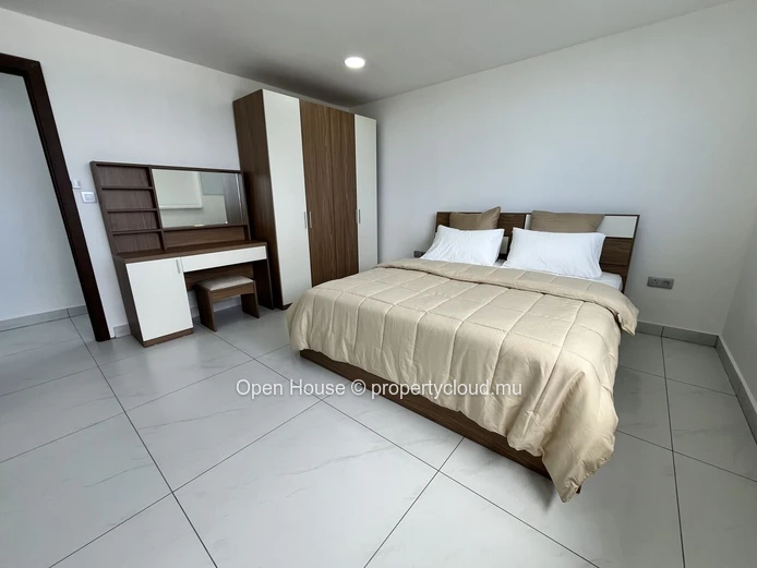 3-bedroom penthouse with private pool for rent in Péreybère