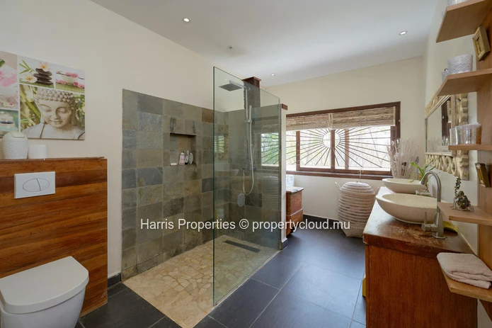 Magnificent Balinese-style RES villa for sale in a secure residential complex in Grand Baie