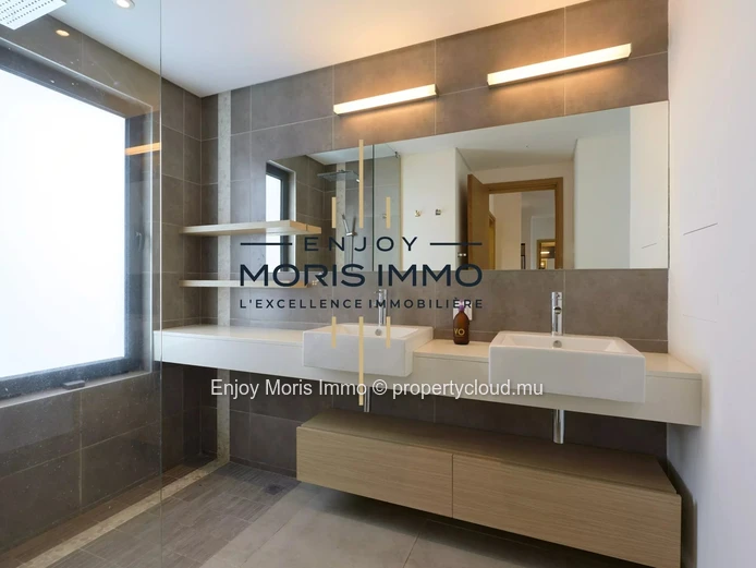 Appartement de prestige 3 chambres à vendre – Trou aux Biches | 180 m² | Accès plage à pied | Piscine lagon