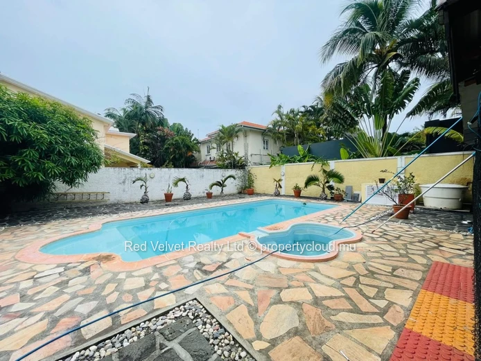 Charming House for Rent in Pointe aux Canonniers | Private Pool & Lush Garden