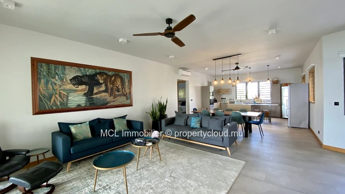 3 bedroom beachfront apartment in Pereybere