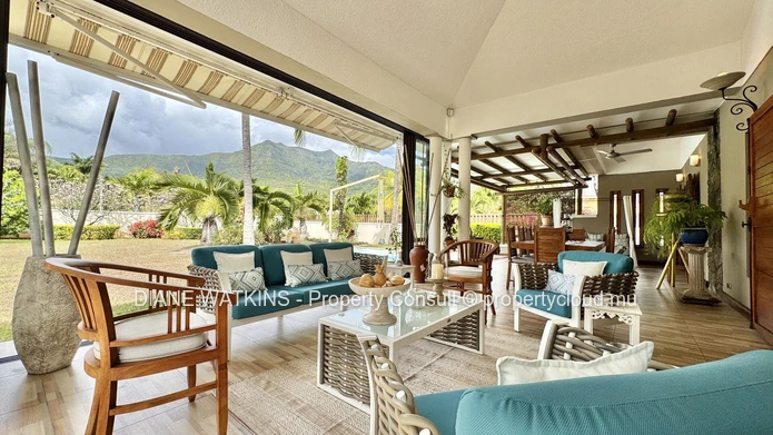 Spacieuse villa familiale avec vue montagne à Petite Rivière Noire