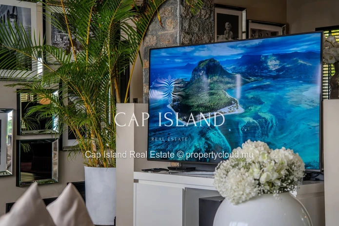 Villa d’exception sur le golf, jardin tropical et vue mer