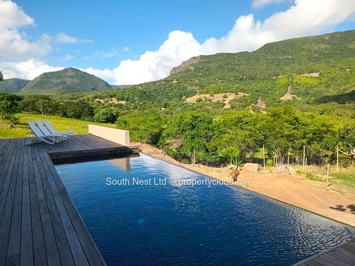 Villa contemporaine de luxe avec vue panoramique sur Le Morne – Rivière Noire