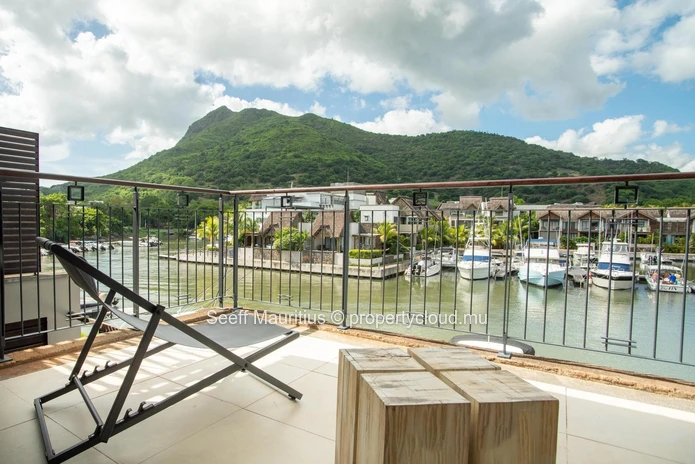 Duplex Living by the Waves