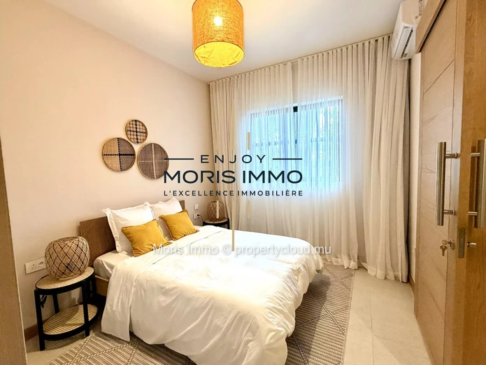 Set in a quiet, tree-lined park—214-square-meter apartment