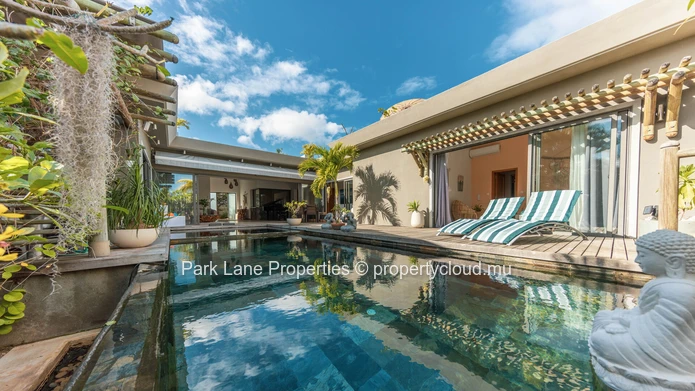 Exquisite furnished modern RES villa in the heart of Tamarin