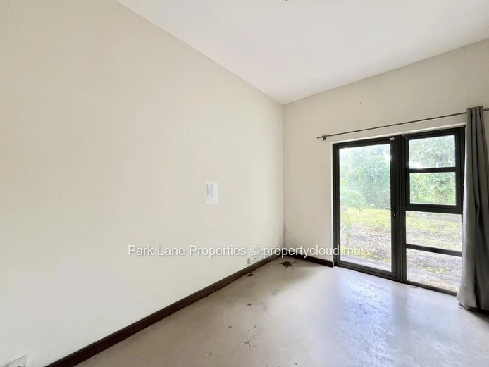 Two independent houses with commercial potential – Perfect for a large family or office space in Curepipe
