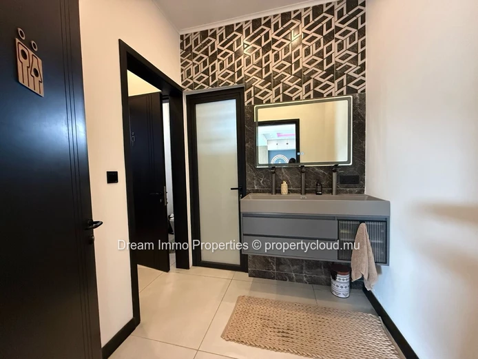 Grande villa contemporaine neuve à proximité de la mer à Grand Baie – Ile Maurice