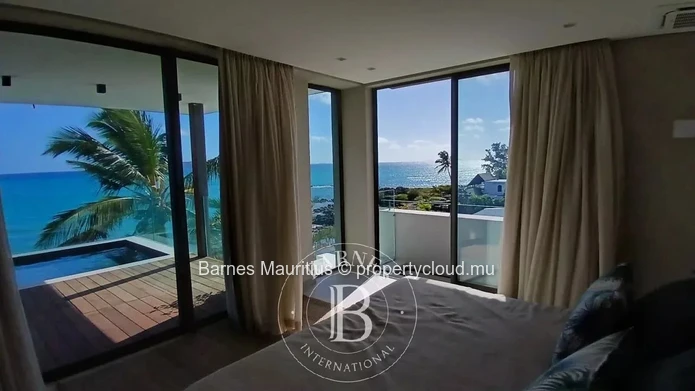 CAP MALHEUREUX - Beach front penthouse - 2 bedrooms