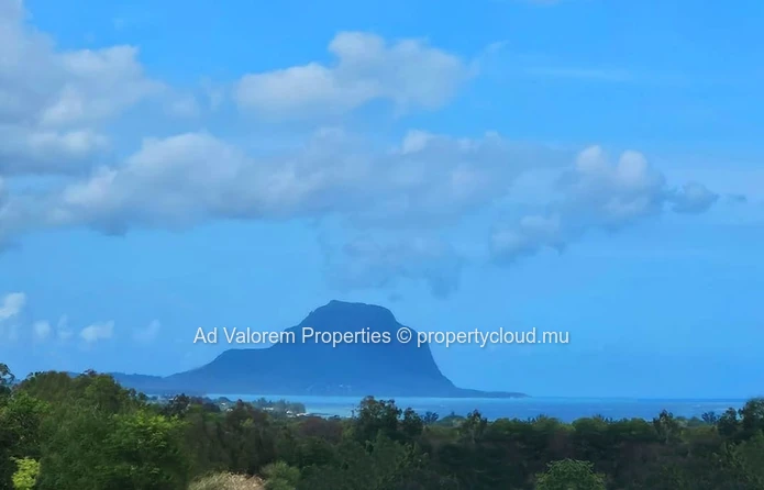 3-Bedroom Duplex for Rent – Flic en Flac