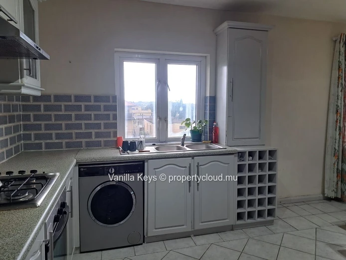 À Vendre – Charmant Appartement de 3 Chambres : Votre Petit Cocon au Cœur de Curepipe