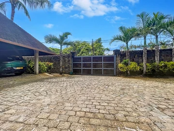 6 Bedroom House