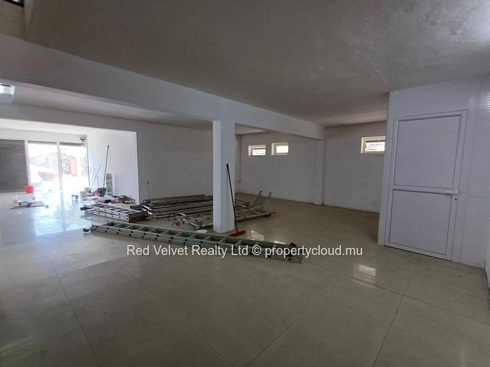 Immeuble commercial à vendre à Grand Baie | Emplacement de choix en front de mer