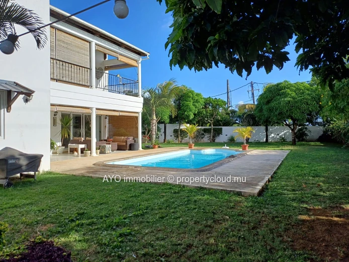 Offre exceptionnelle -Belle Maison de 4 chambres a coucher avec jardin et piscine à Pereybere