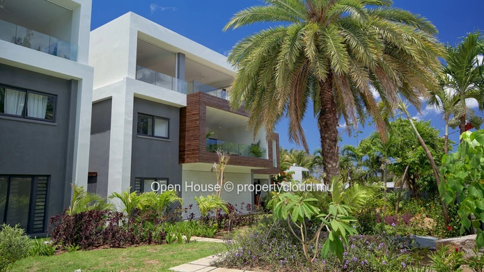 FOR SALE - Apartment R+2 - Pointe aux Canonniers - 3 bedrooms, communal pool, close to the beach - accessible to fore...