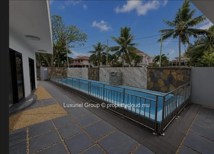 Modern and Spacious Duplexes for Rent in Pereybere
