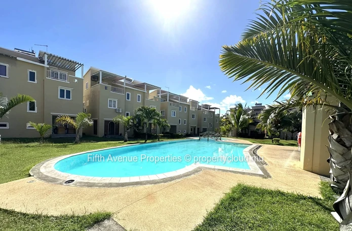 Two-bedroom duplex in a secure residence with swimming pool