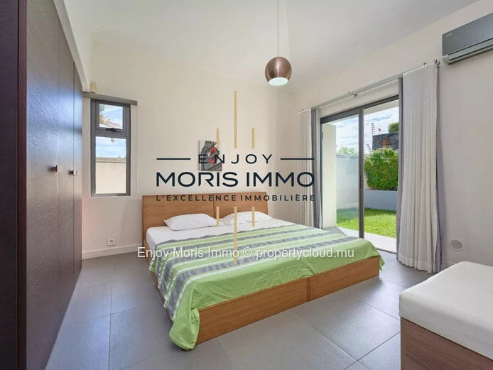Villa contemporaine à vendre à Péreybère – 3 chambres | Piscine privée | Bureau | Garage | Résidence sécurisée
