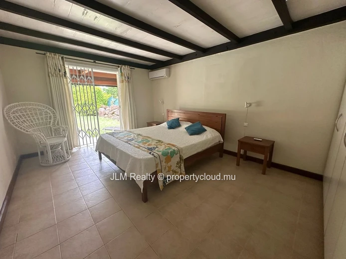 Villa à louer à Rivière Noire – Île Maurice | Résidence sécurisée avec accès mer