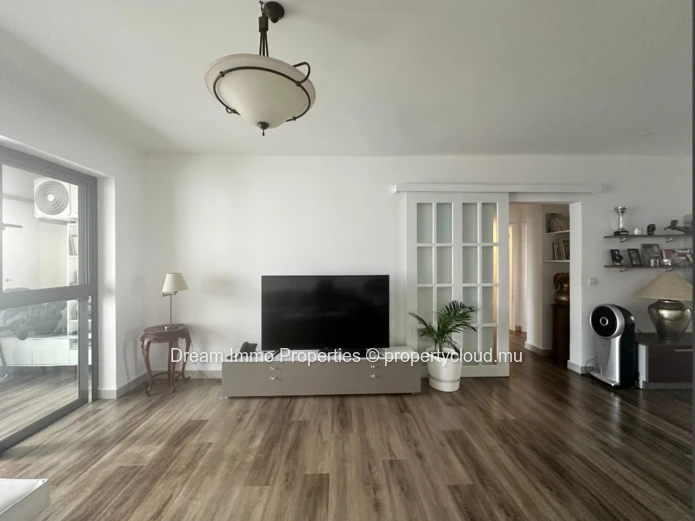 Appartement 2 Ch Vue Montagne Dans Résidence Moderne À Phoenix – Ile Maurice