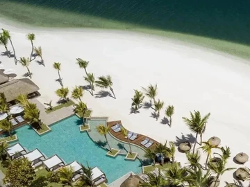 Prestigious villa with direct beach access at Belle Mare