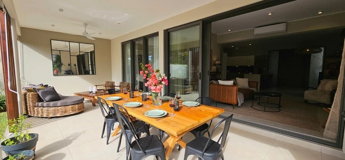 Appartement de 2 chambres en rez-de-jardin à vendre à Pointe aux Canonniers, Île Maurice | Jardin, piscine et plage à... (Mandat exclusif)