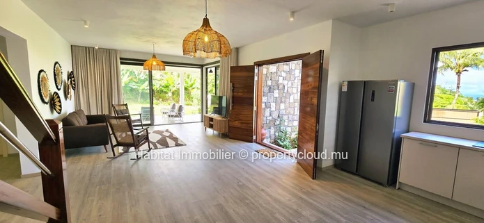To rent: Furnished and equipped house of 237 m² on a plot of 1500 m² at Baie du Cap