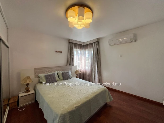 Maison familiale en résidence sécurisée à vendre à Ebène