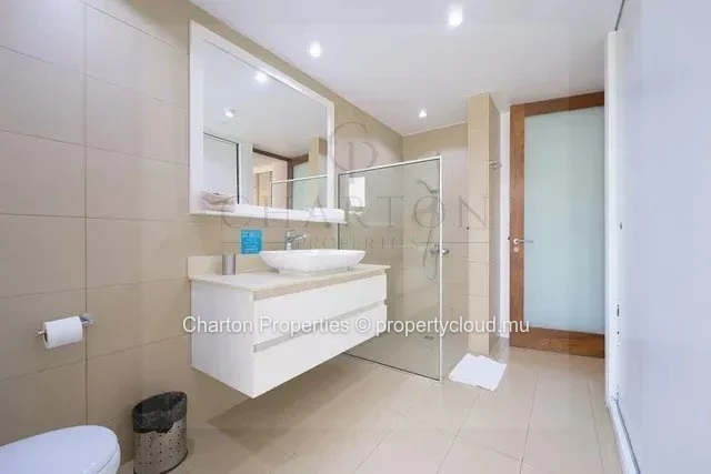 Élégant appartement de 1 chambre en rez-de-jardin à quelques pas des plages de Mont Choisy