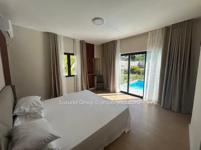 Villa contemporaine de 3 chambres à louer dans une résidence privée à Calodyne. 