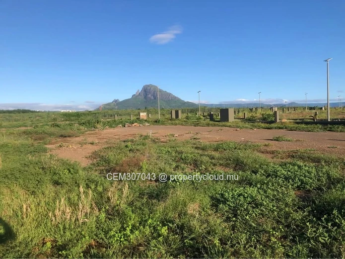 Terrain Résidentiel à Vendre – Oceanside, Flic en Flac | 8,92 Perches 
