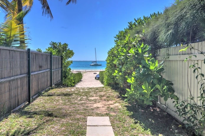3 bed beachside apartment