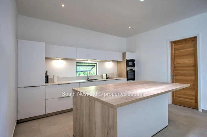 Penthouse élégant entièrement meublé avec piscine privée et vues panoramiques – Nord de l'île Maurice