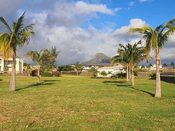 FOR SALE - Beautiful residential plot of land of 215 toises is located in the gated community of Jardin d'Anna in Fli...