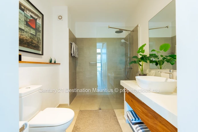 Penthouse with 360° Rooftop Terrace – Pointe aux Canonniers