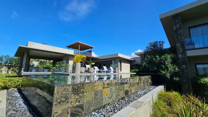 4-bed villa with a modern architecture in a prestigious golf estate