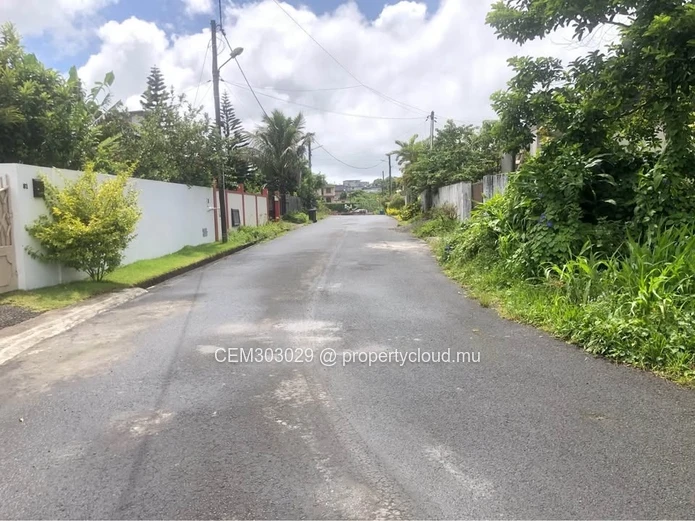 10.19 perches de terrain résidentiel à vendre à Morc Riverland Camp Caval Curepipe
