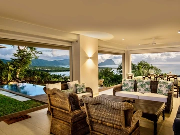5 Bedroom Villa