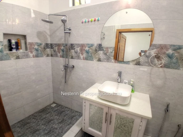 Beautiful And Spacious 5-Bedroom Villa With Pool