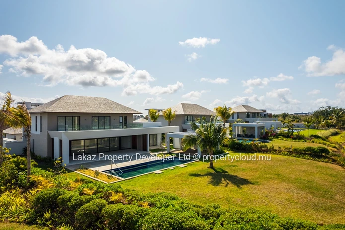 Modern 5-Bed Villa in Mont Choisy Golf