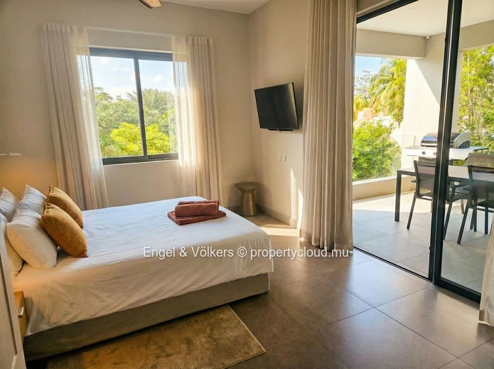 Modern 2-Bedroom Apartment in Beachfront Complex