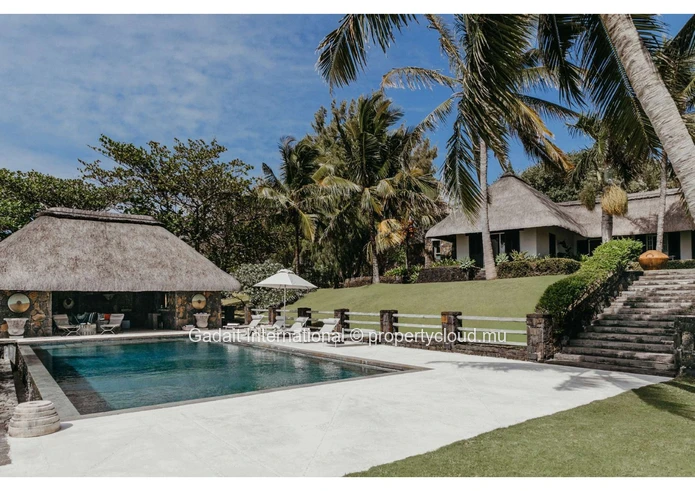 Luxury villa for short-term rental in Montagu – Lagoon view & private chef