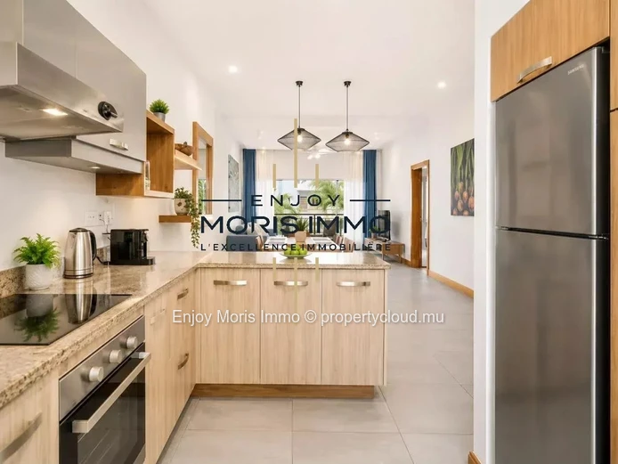 Contemporary 2-Bedroom Apartment by the Sea - For Rent in Bain Boeuf