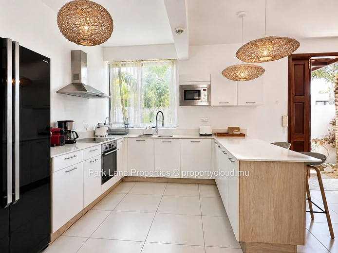 Charming Single-Storey 4-Bedroom Villa with Pool and Garden